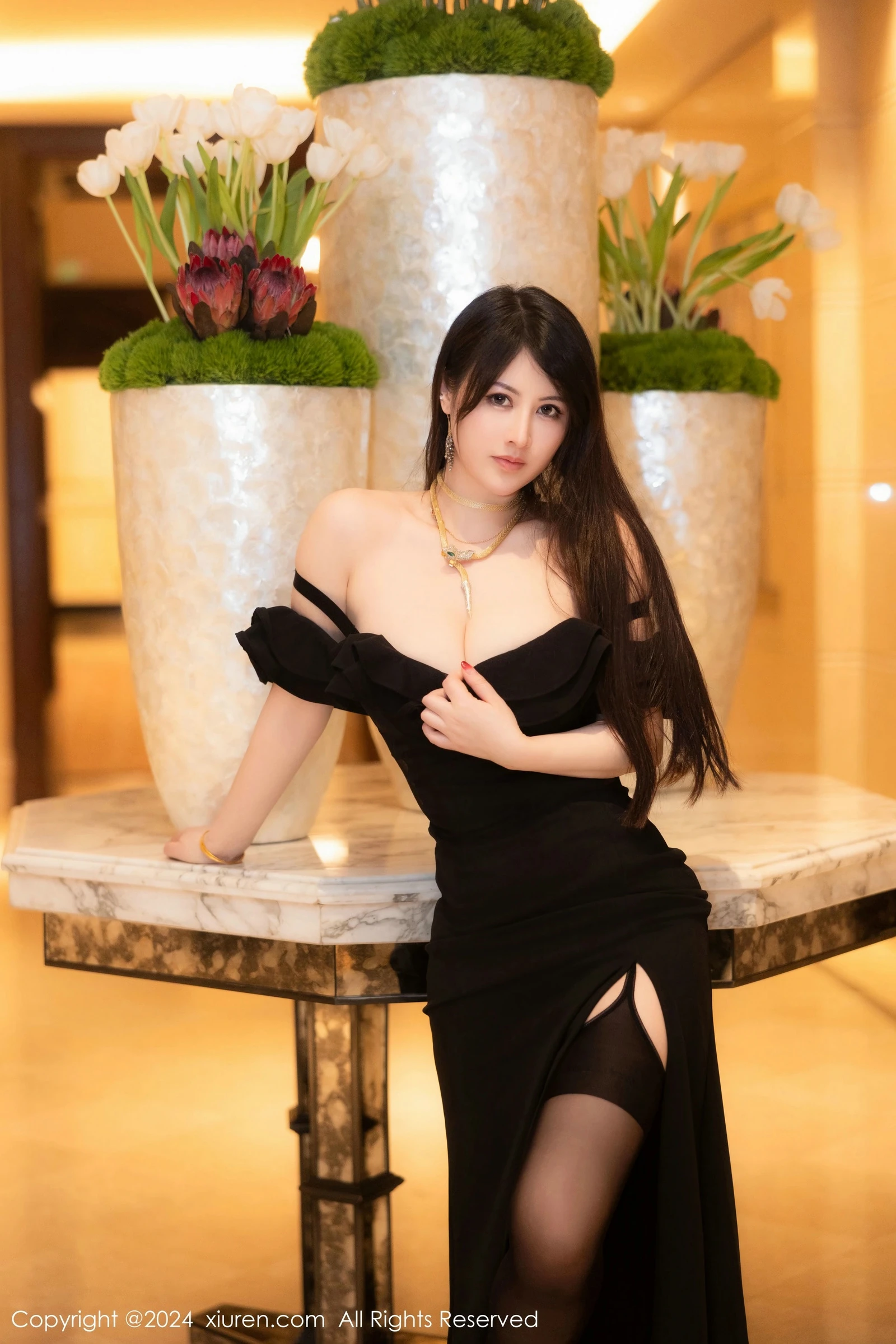 [秀人美媛馆]-2024.04.16-No.8397-诗诗kiki-[81P385MB]-1.webp